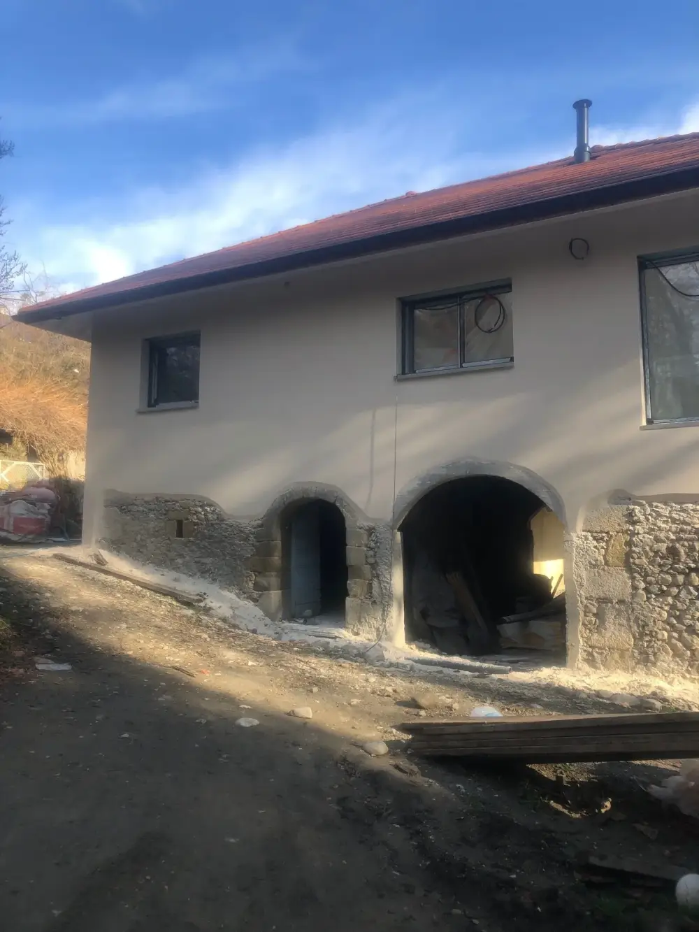 Rénovation+à+VAULX+enduit+finiton+gratté+après-1920w