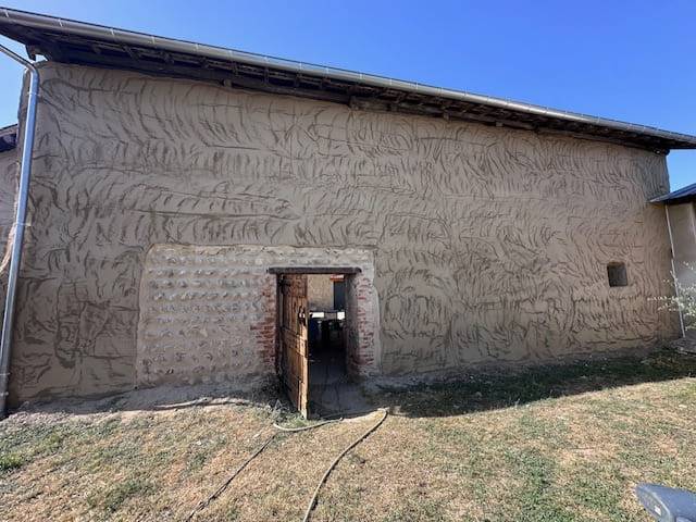 RENOVATION SUR FACADES EN PISE AVANT COPRS DE FERME