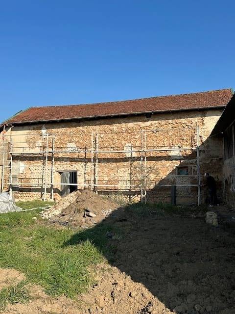 RENOVATION SUR FACADES EN PISE AVANT CORPS DE FERME